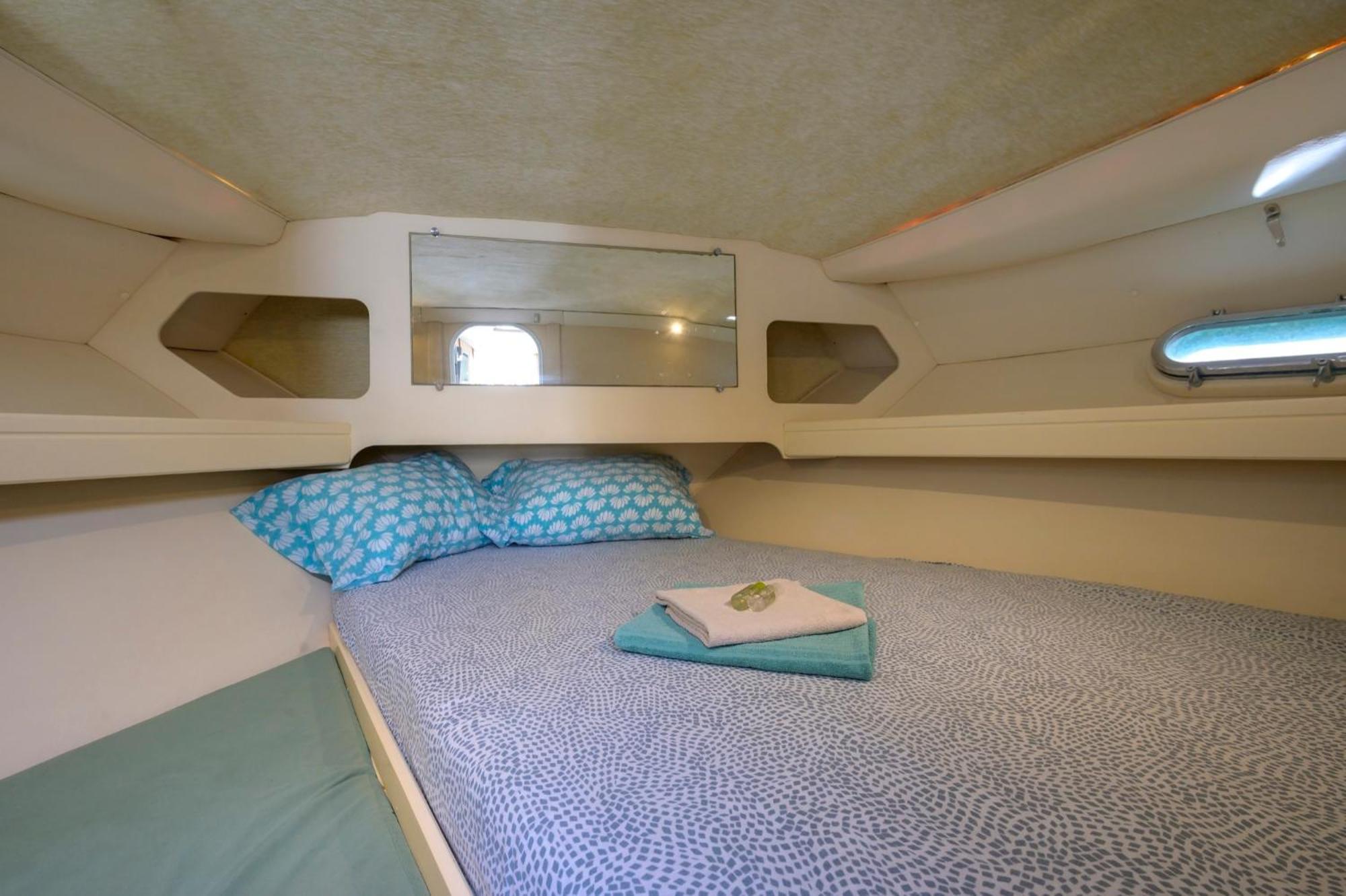 Boat Hotel Barcelona Sant Adria de Besos Oda fotoğraf